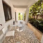 Jaka Apartament *
