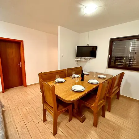 Jaka Apartment